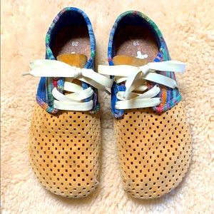 Otz shoes size 39, fits like 38, unisex